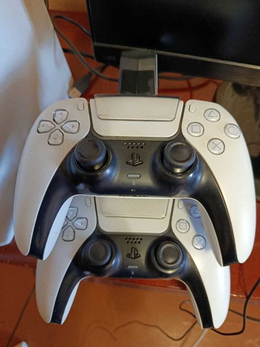 Playstation 5 + 2 джойстика