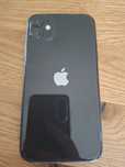 I phone 11 z ładowarką i słuchawkami