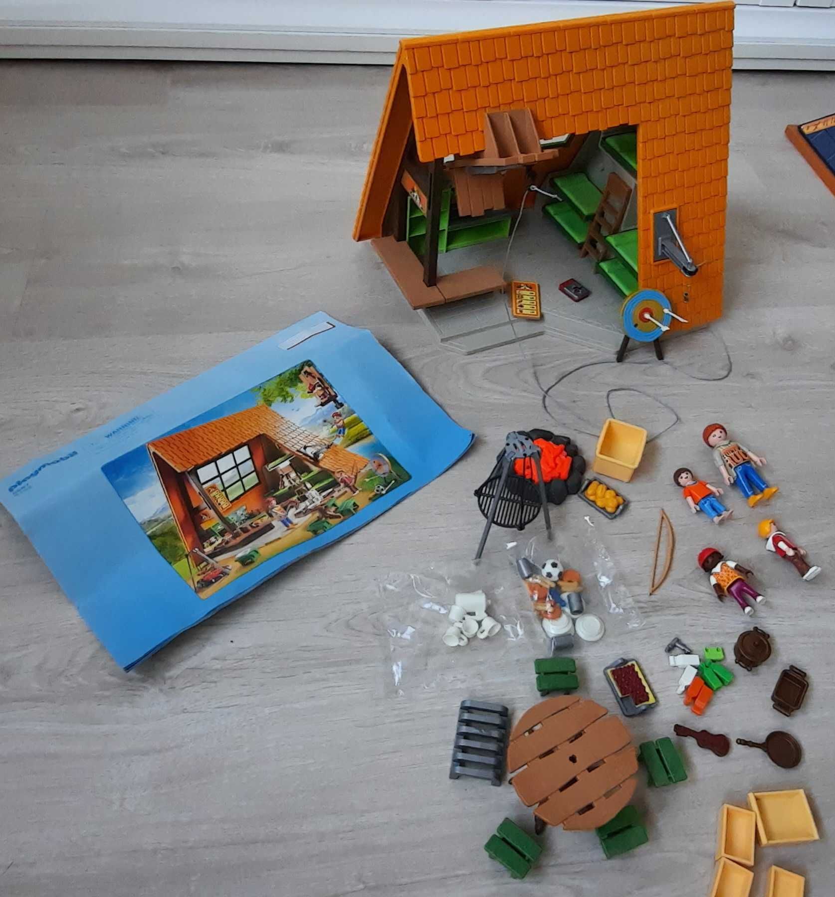 Playmobil- casa acampamento com slide, como nova.