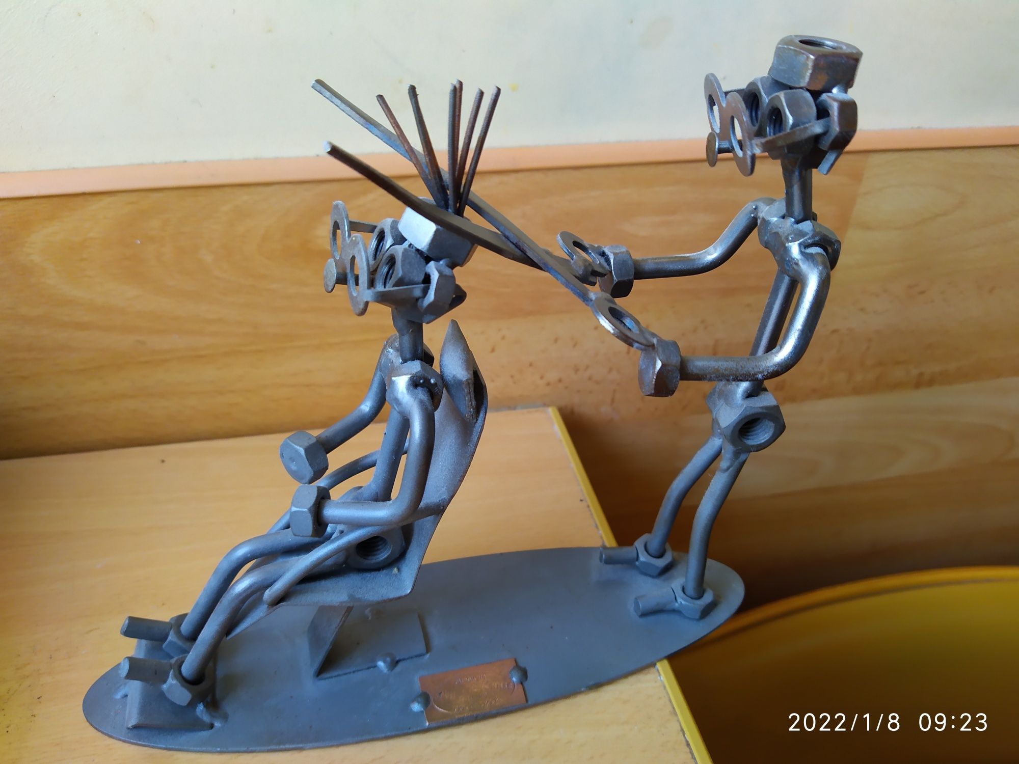 Figurka Metalowa Fryzjer Hinz&Kunst Metaloplastyka Rękodzieło