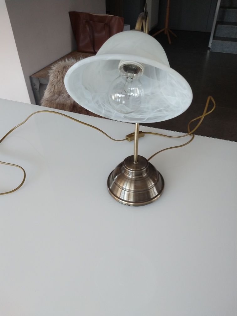 Lampa biurkowa na nocny stolik