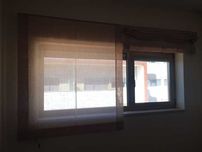 Cortinado tipo japonês, na cor bege