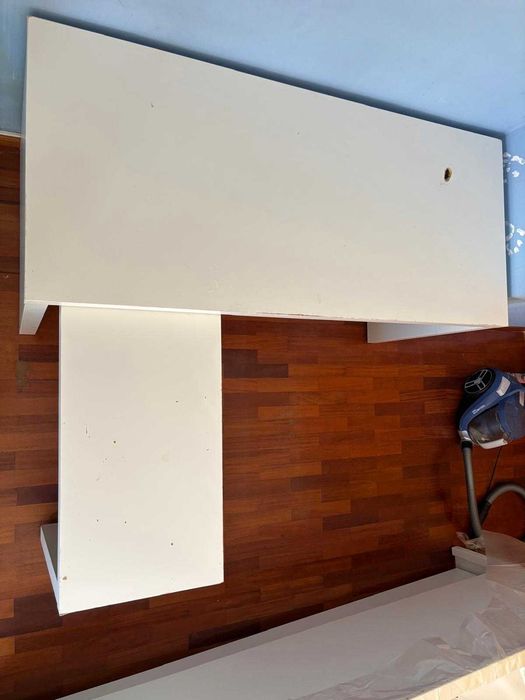 Secretária branca de madeira