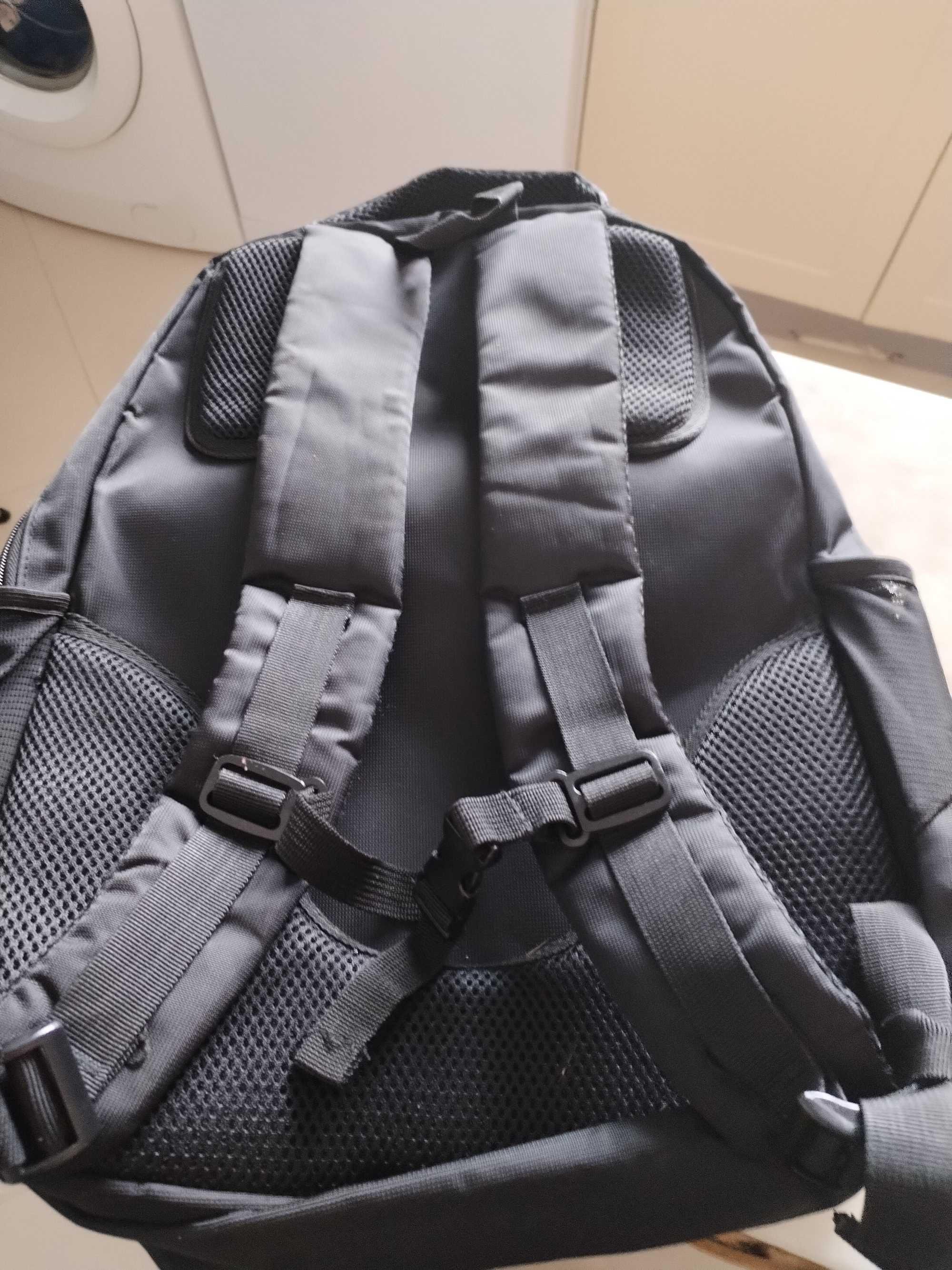 Mochila marca Firmo, muito boa para PC