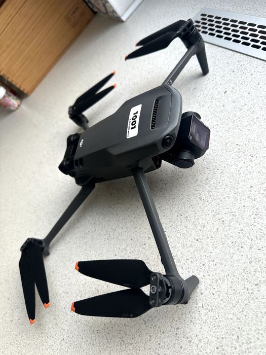 DJI Mavic 3 квадрокоптер