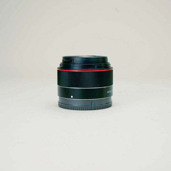 Полнокадровый объектив Samyang AF24 mm F2.8 для Sony E-mount автофокус