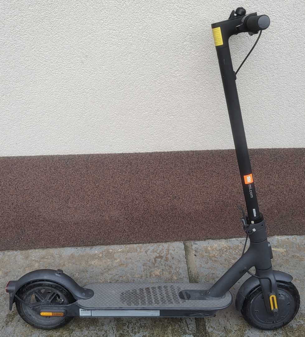hulajnoga Mi Electric Scooter Essential.