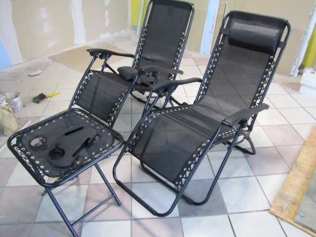 Leżak krzesło rozkładany 2 szt z składanym stołem Vounot 120 kg czarny