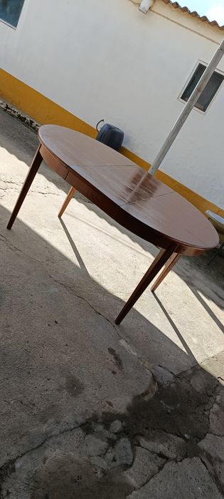 Mesa em madeira maciça