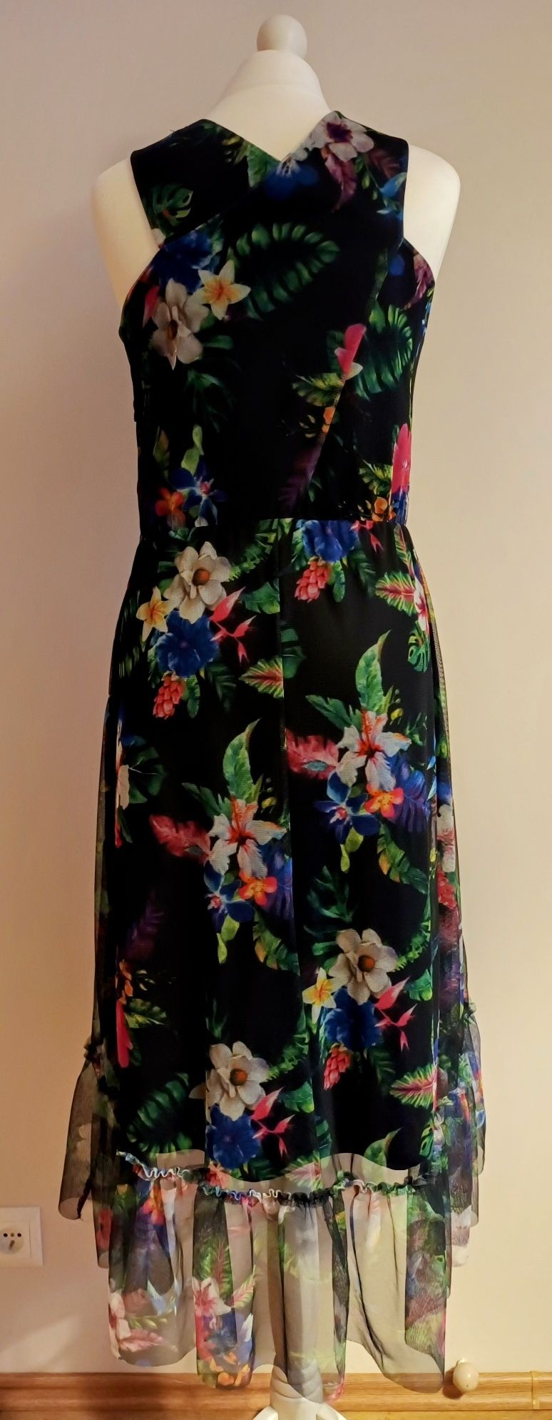 Sukienka Mohito –kwiatowy print, zwiewna, rozmiar M