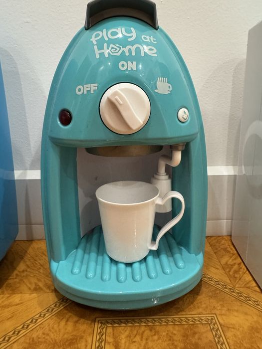 Кухонна техніка: тостер та кавомашина