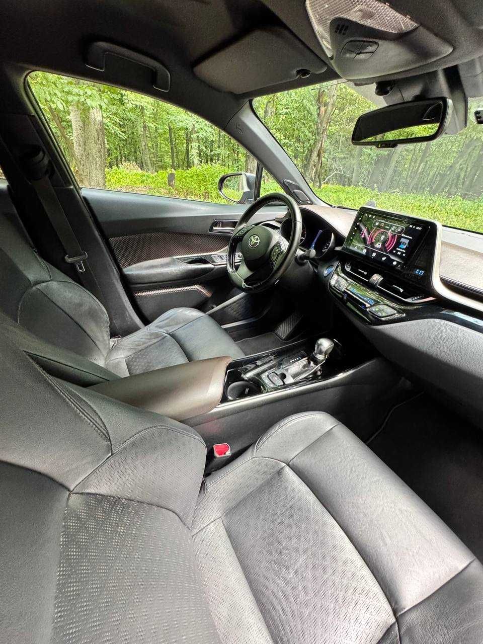 Toyota C-HR гібрид 2018