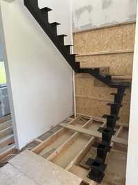 Schody samonośne stelaż metalowe  loft schody półkowe, modułowe