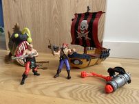 Pirates figurki piraci i ryba i statek piracki