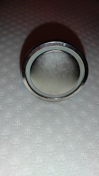 Magnes na 50-60 kg mocy, nowy.