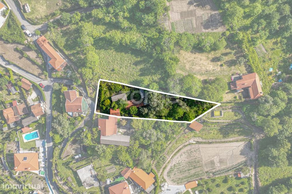 Casa em Ruína para Reconstrução com 12000 m2 Terreno