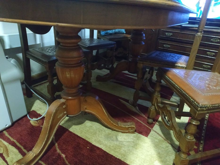 Mesa de jantar antiga