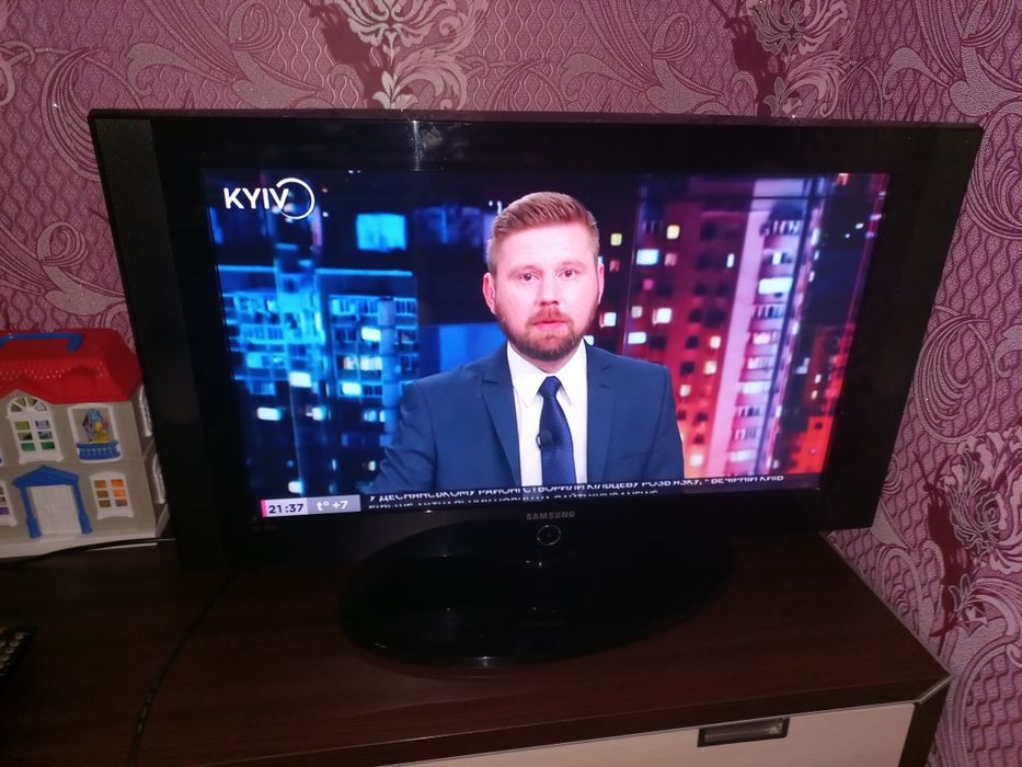 Продам телевизор Samsung 32 дюйма.