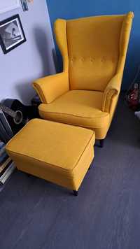 Żółty fotel Ikea z podnóżkiem, Ikea fotel uszak z podnóżkiem