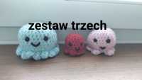 Zestaw trzech ośmiorniczki zrobionych na szydełku. Octopus crochet