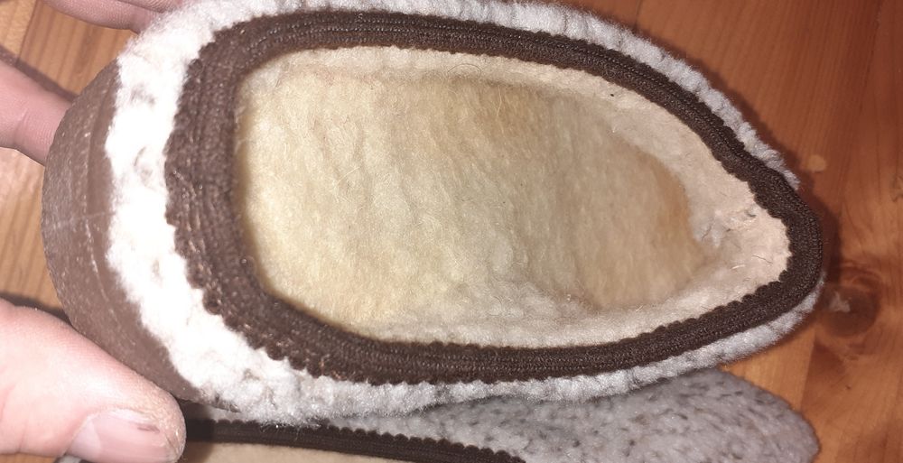 Тапочки нові натуральна цегейка теплі зручні міцні.