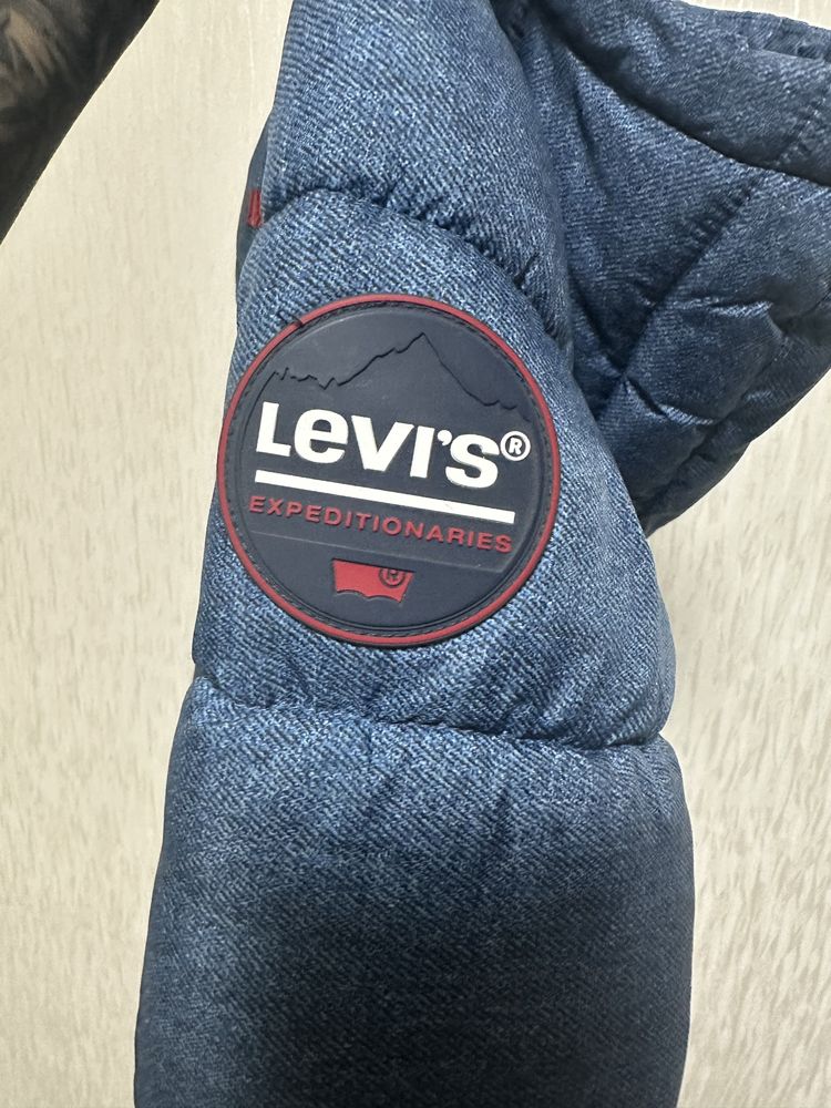 Утеплена куртка Levis