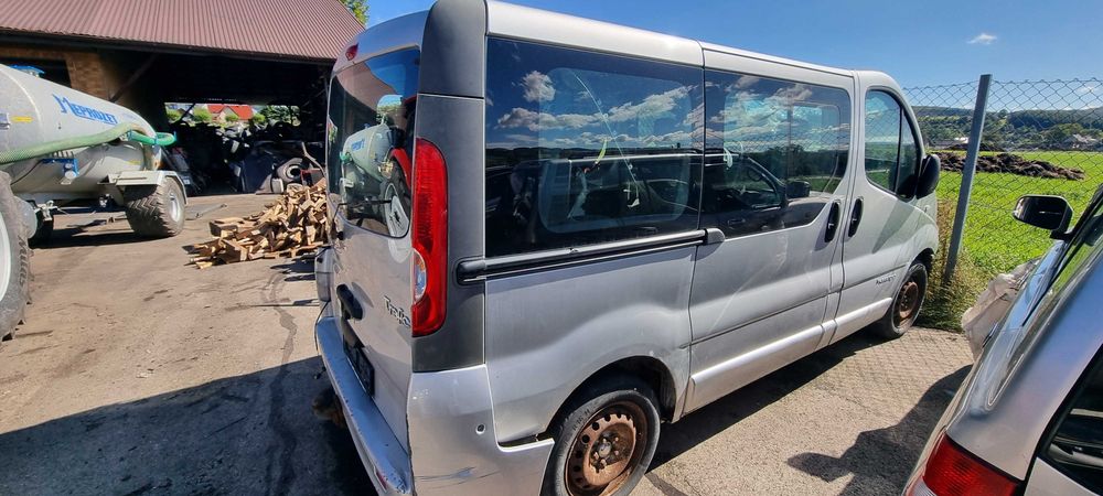 Renault Trafic 2.0 DCi na części silnik,skrzynia,drzwi,zawieszenie