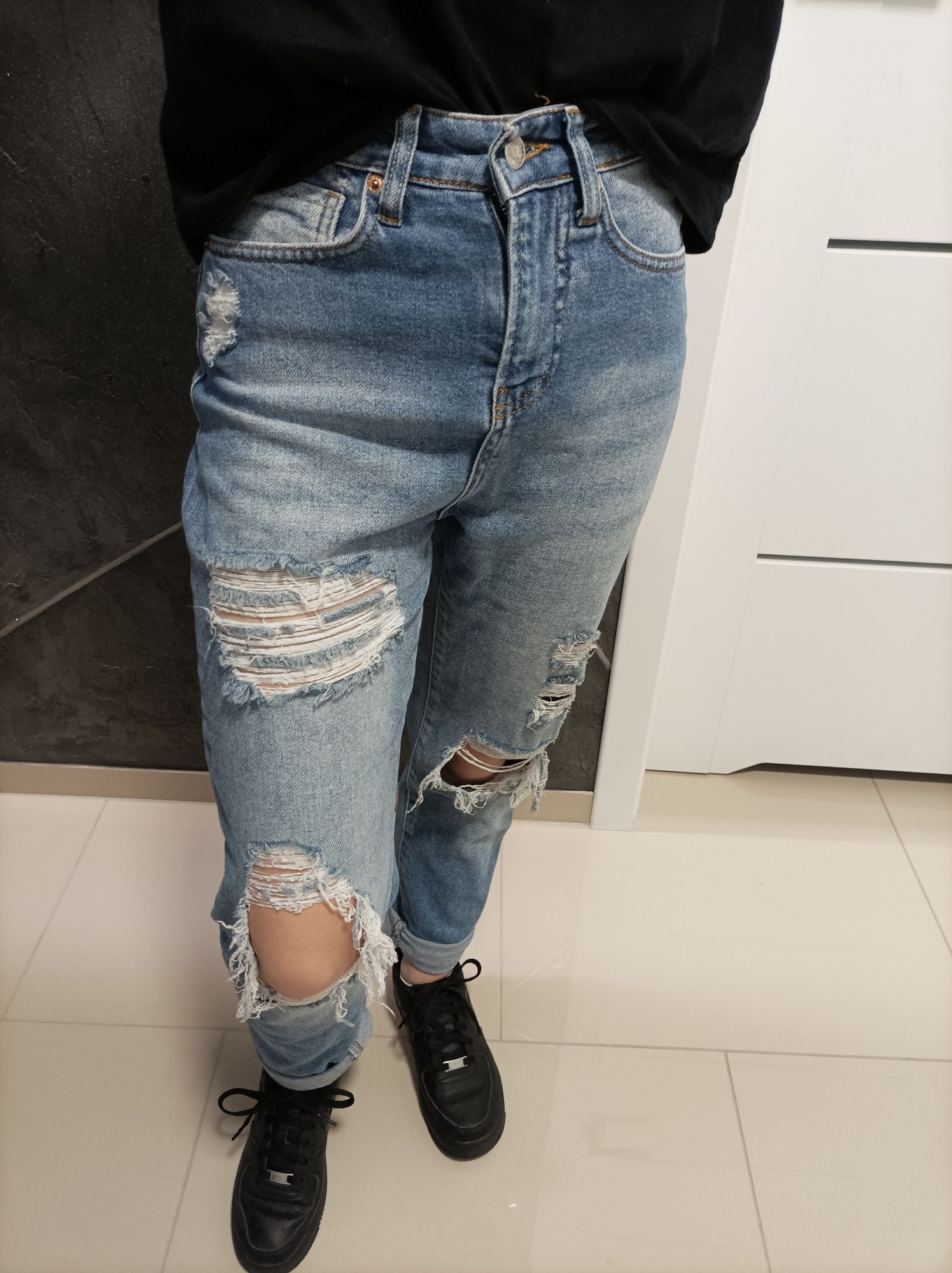 Spodnie jeansowe Levi's damskie, rozm 27 z dziurami