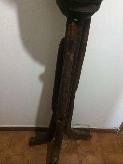 Candeeiro rústico de pé alto