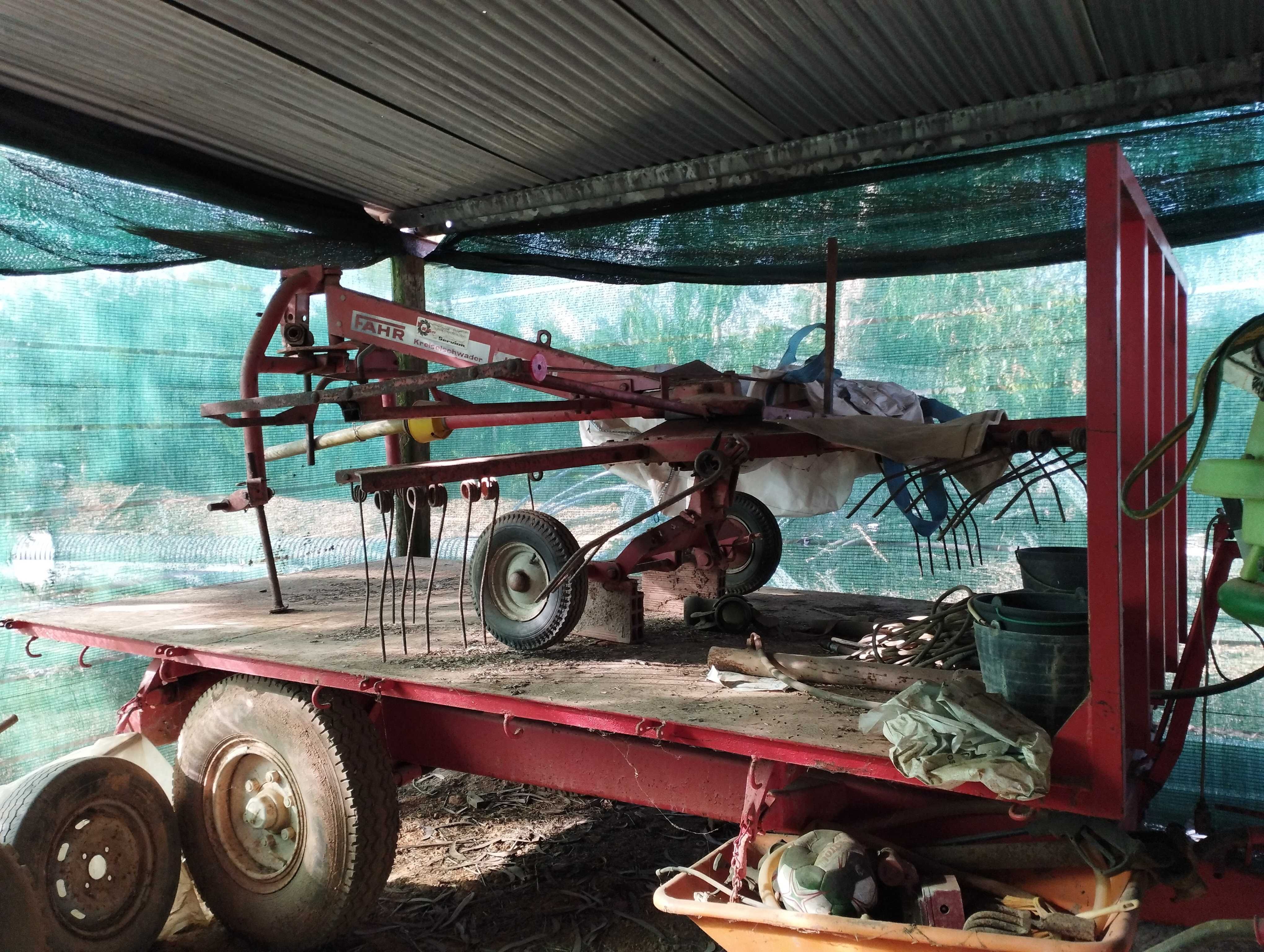 Reboque e varias alfaias para venda