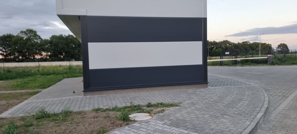 Naprawa i malowanie płyt warstwowych,bram