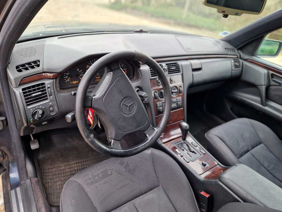MERCEDES BENZ E200 Diesel 1 dono - Sábado /Domingo