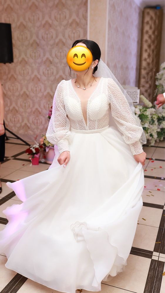 Весільна сукня, в ідеальному стані, одягена один раз.