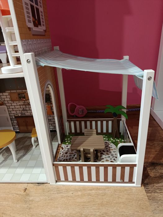 Duży domek dla lalek