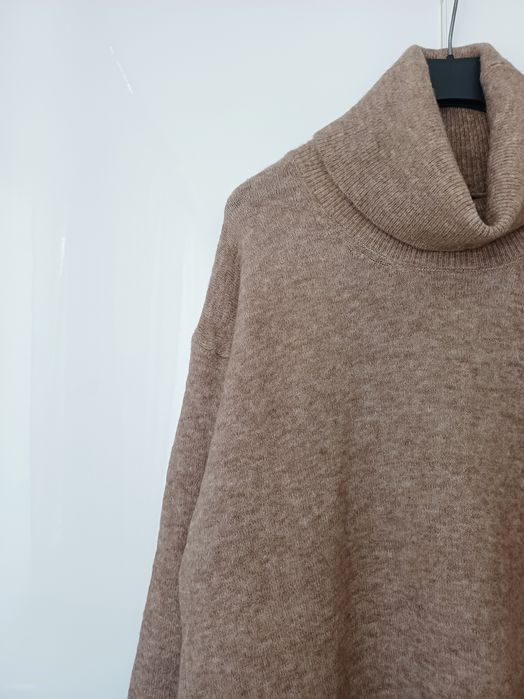 Massimo Dutti wełniany golf oversize beżowy wełna sweter z golfem