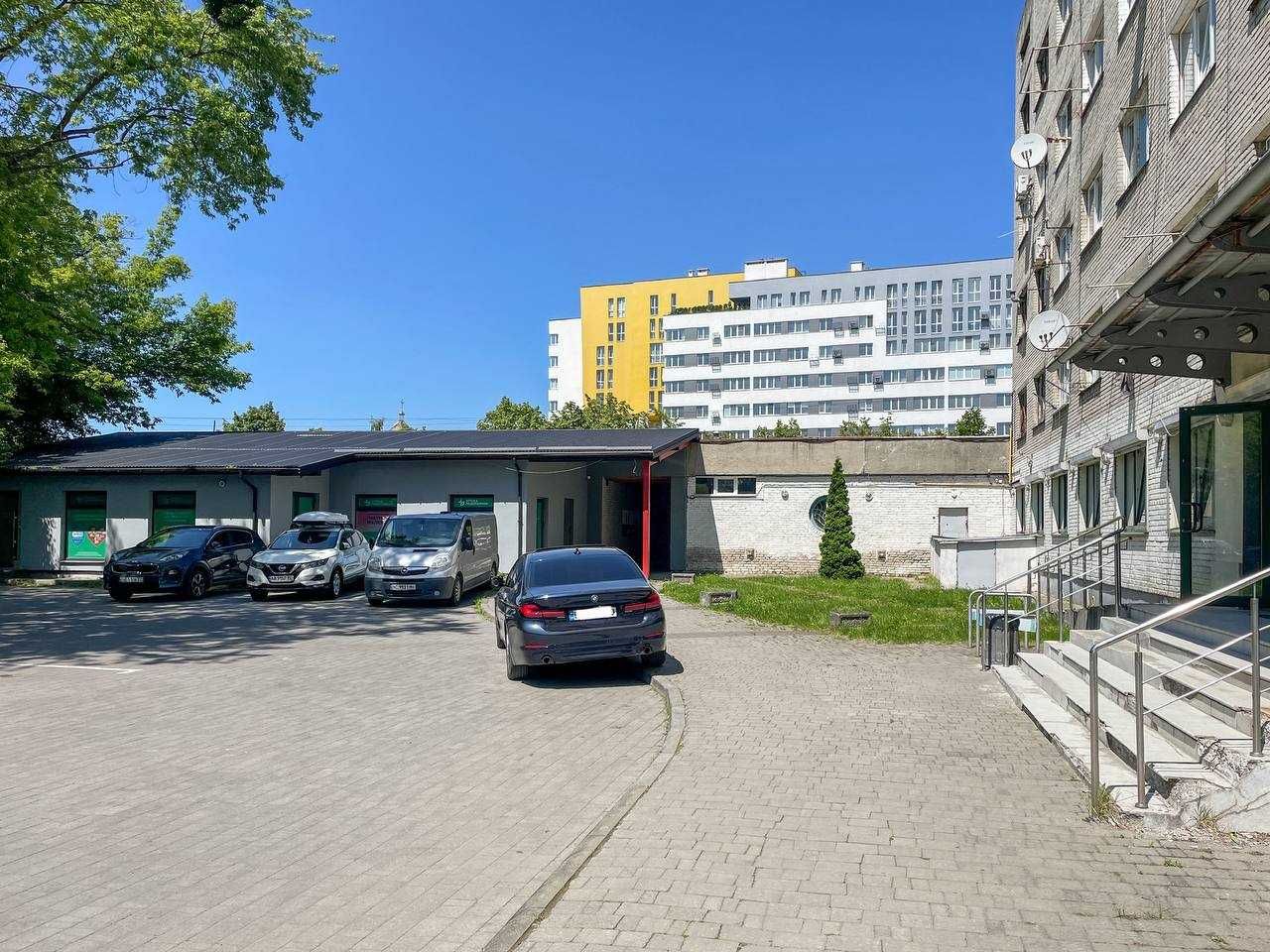 Терміновий продаж приміщення з орендарями на вул. Володимира Великого