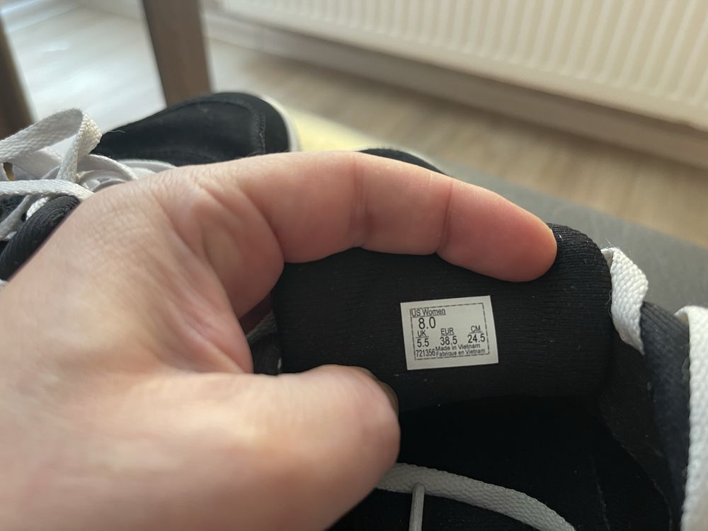 Продам жіночі кеди vans. Стан нових.