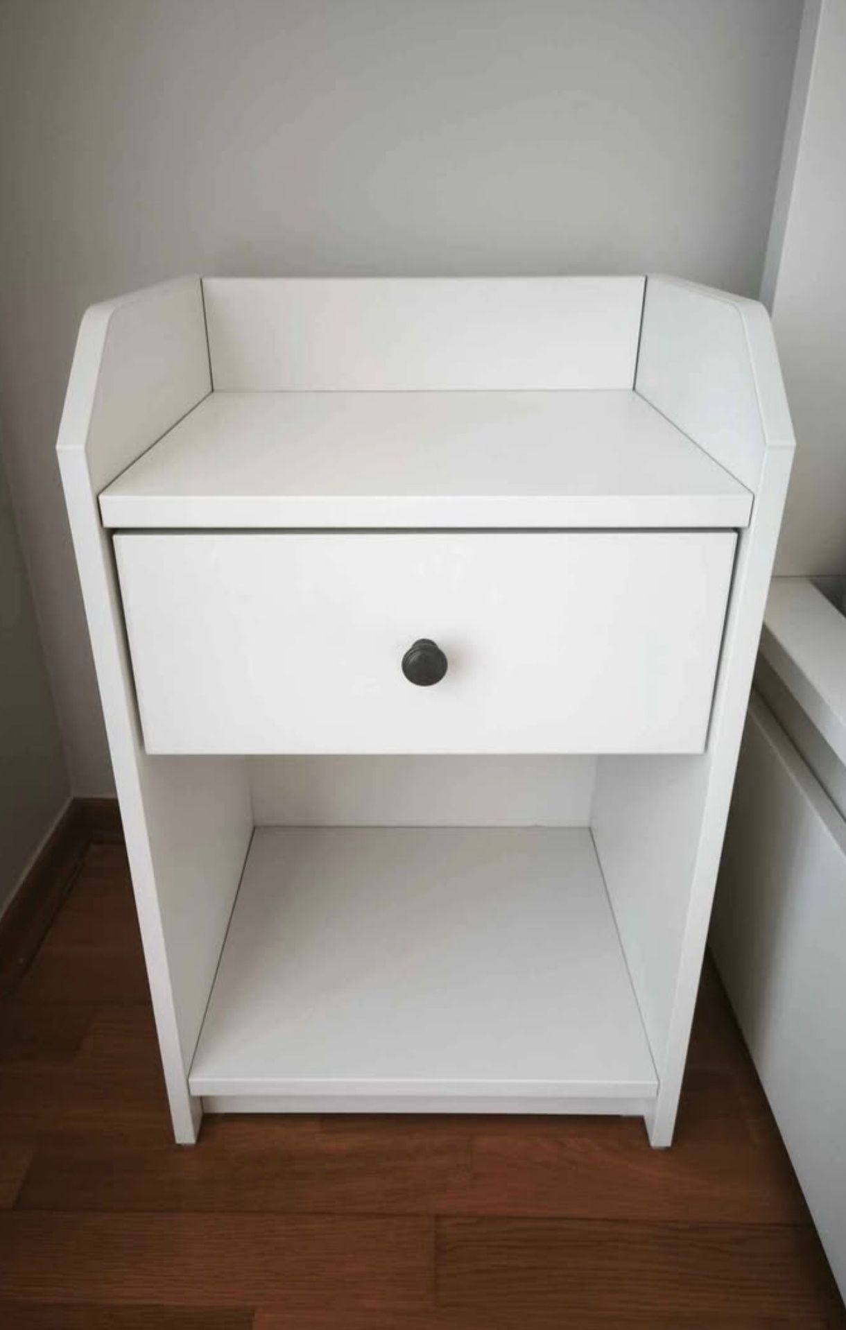 Cómoda e mesa cabeceira IKEA