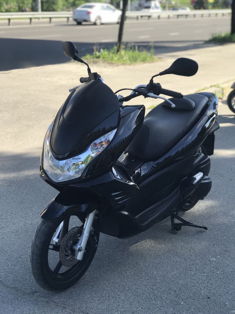 Максі скутер Honda PCX 125 з Японії