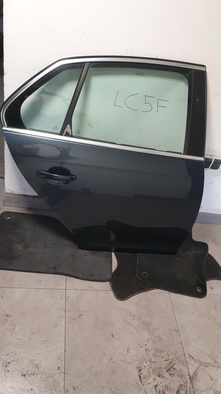 Drzwi tylne prawe Volkswagen Jetta Sedan LC5F