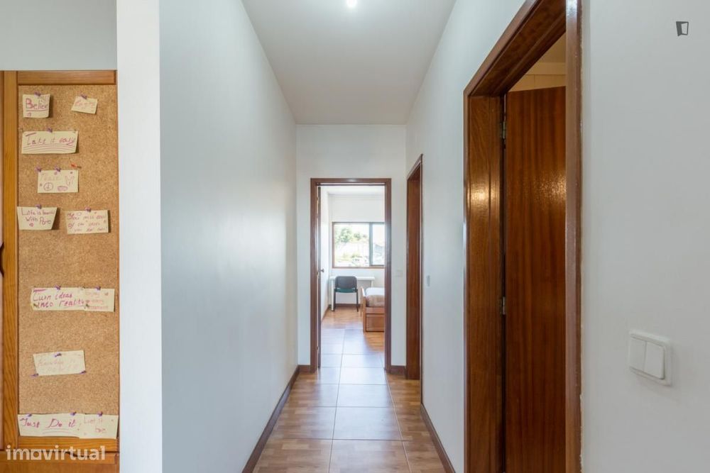 Quarto - localizado em Pedrouços Porto