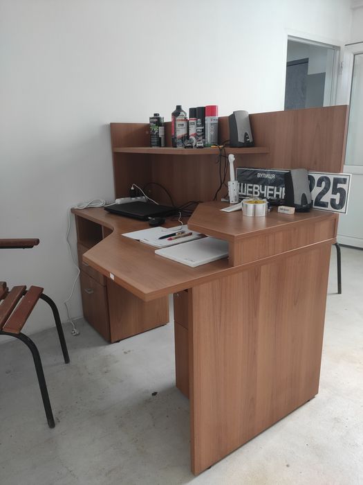 Стіл офісний високої якості.