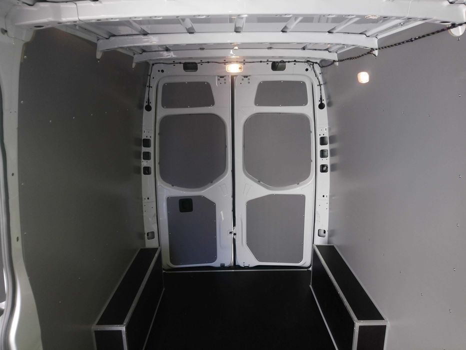 Mercedes Sprinter L2H2-Zabudowa przestrzeni ładunkowej busa