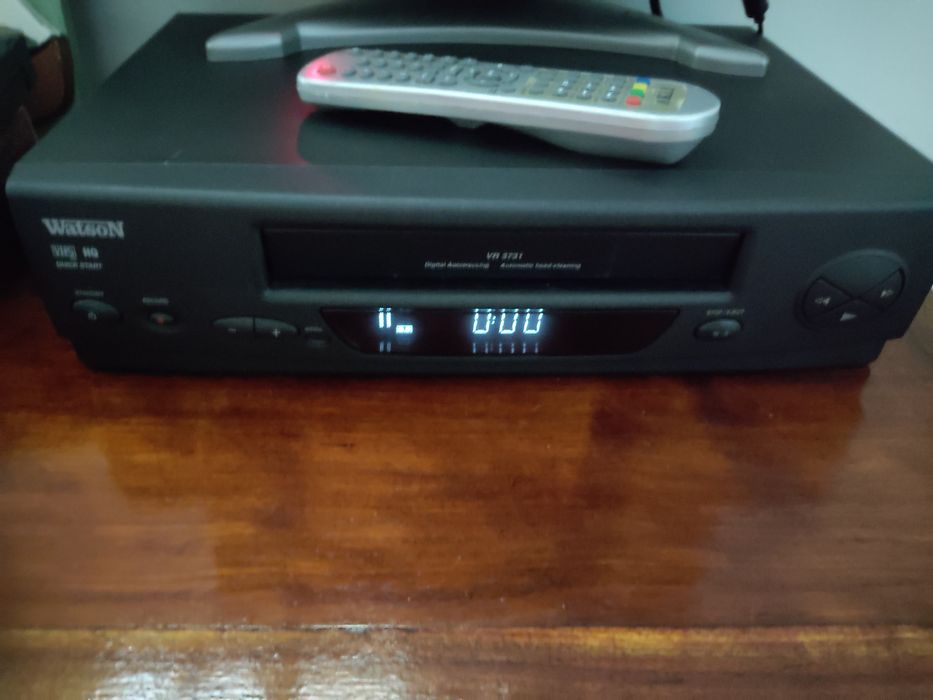 Televisão LCD antiga com entrada de DVD Akai, e video watson .