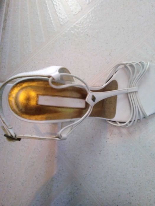 Sandálias Melissa Shoes, Sandálias brancas