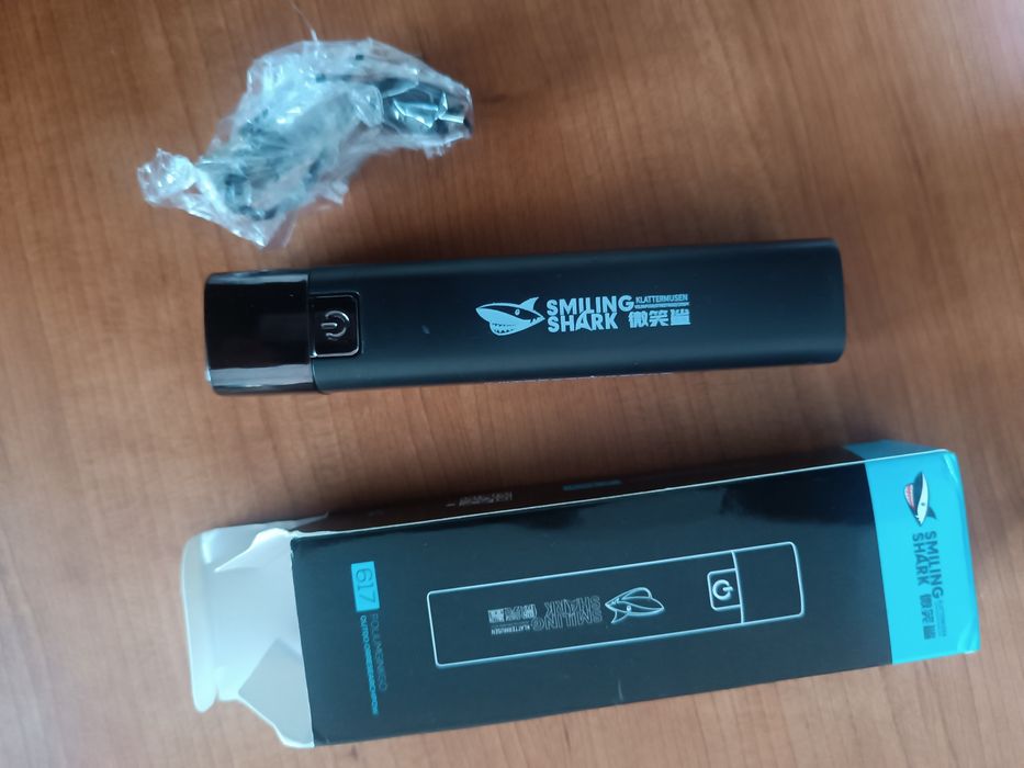 Lanterna com função de powerbank. NOVA.