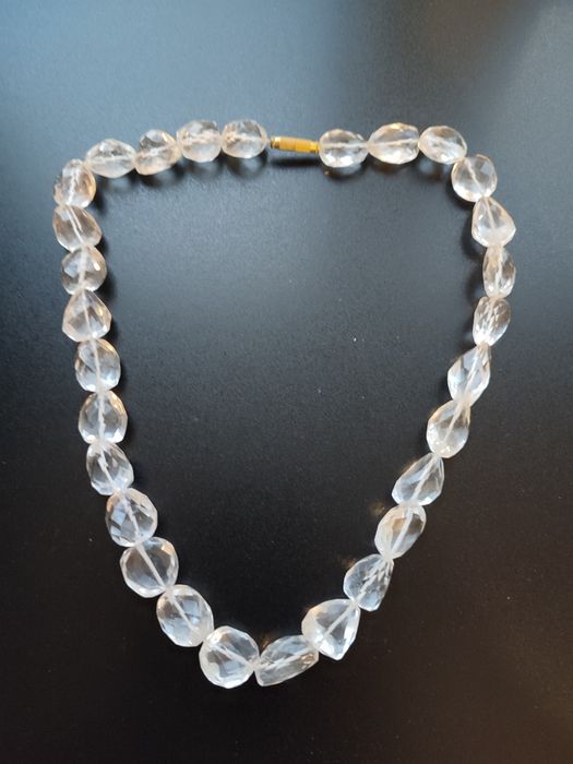 Бусы из горного хрусталя