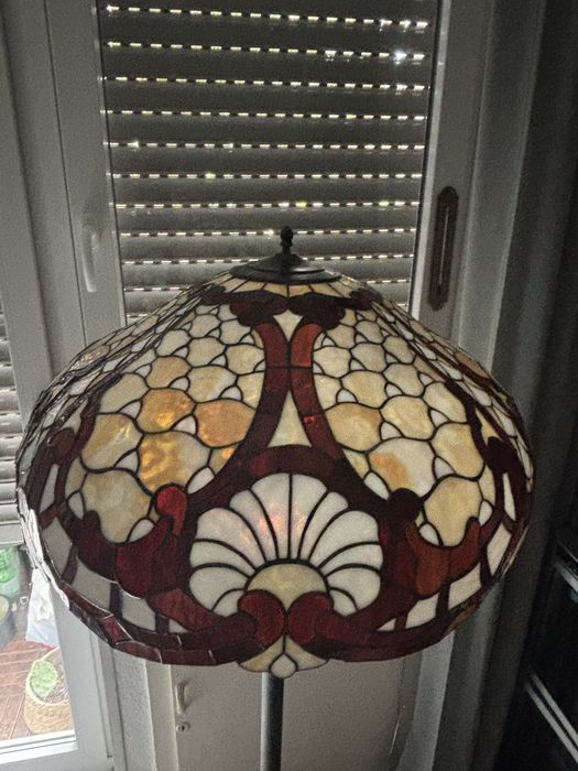 Lampa witrażowa w stylu Tiffany Śliczna