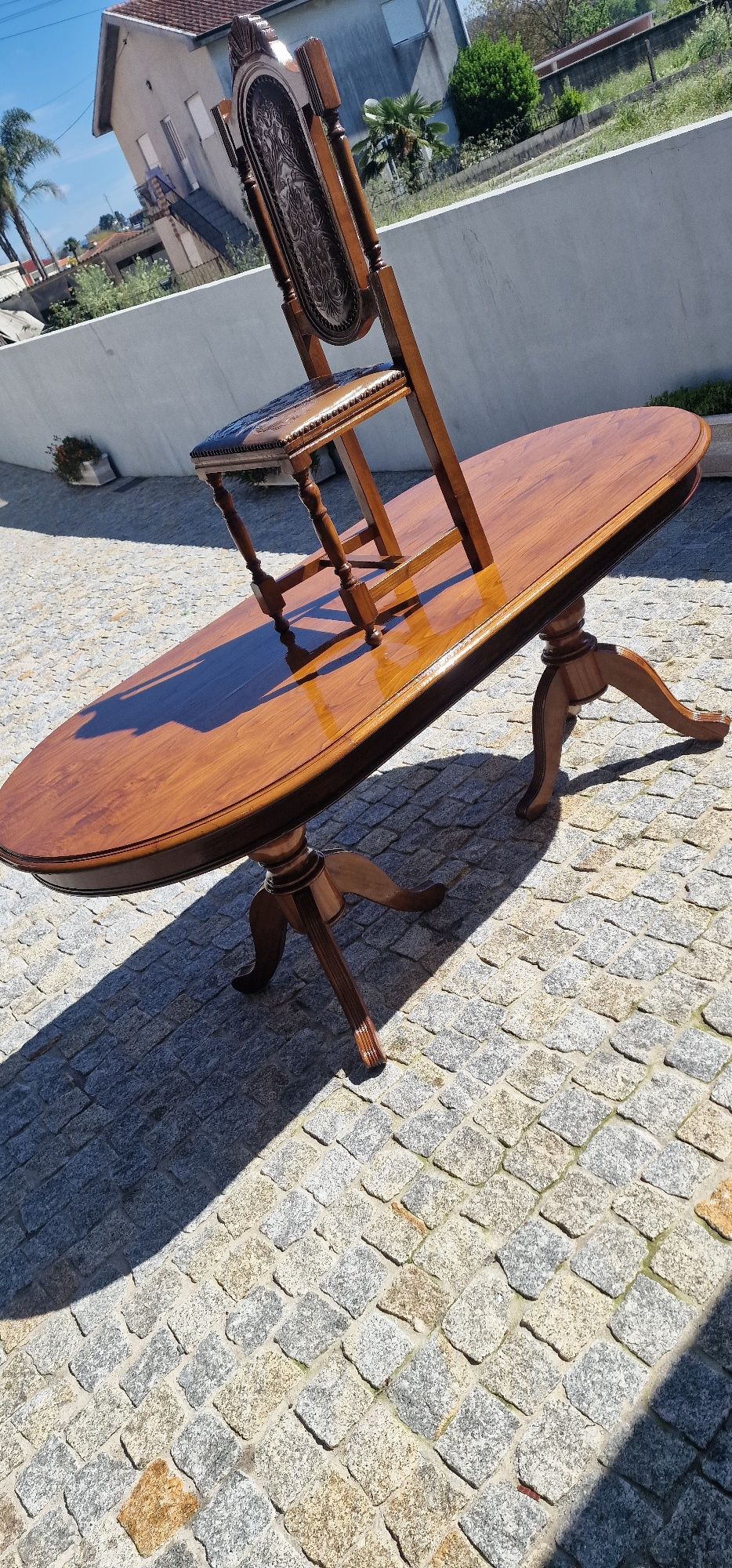 Tenho 2 camas maciças  e mesa e cadeiras  santa marinha Zêzere  Baião