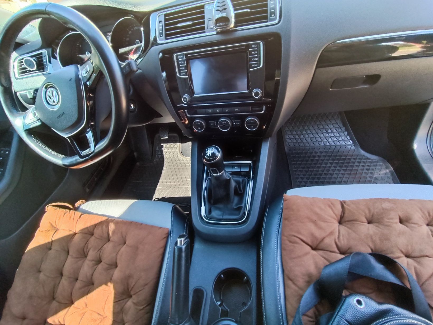 Корики jetta 6 оригінальні